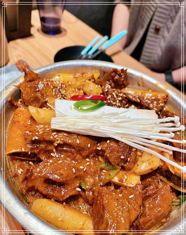 생방송투데이 서대문 신촌 5가지 매운 맛으로 더 화끈하게 매운 소갈비찜 맛집
