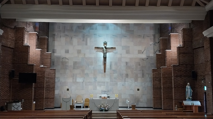 도봉동성당 성전 안 십자고상, 제대, 제단 사진