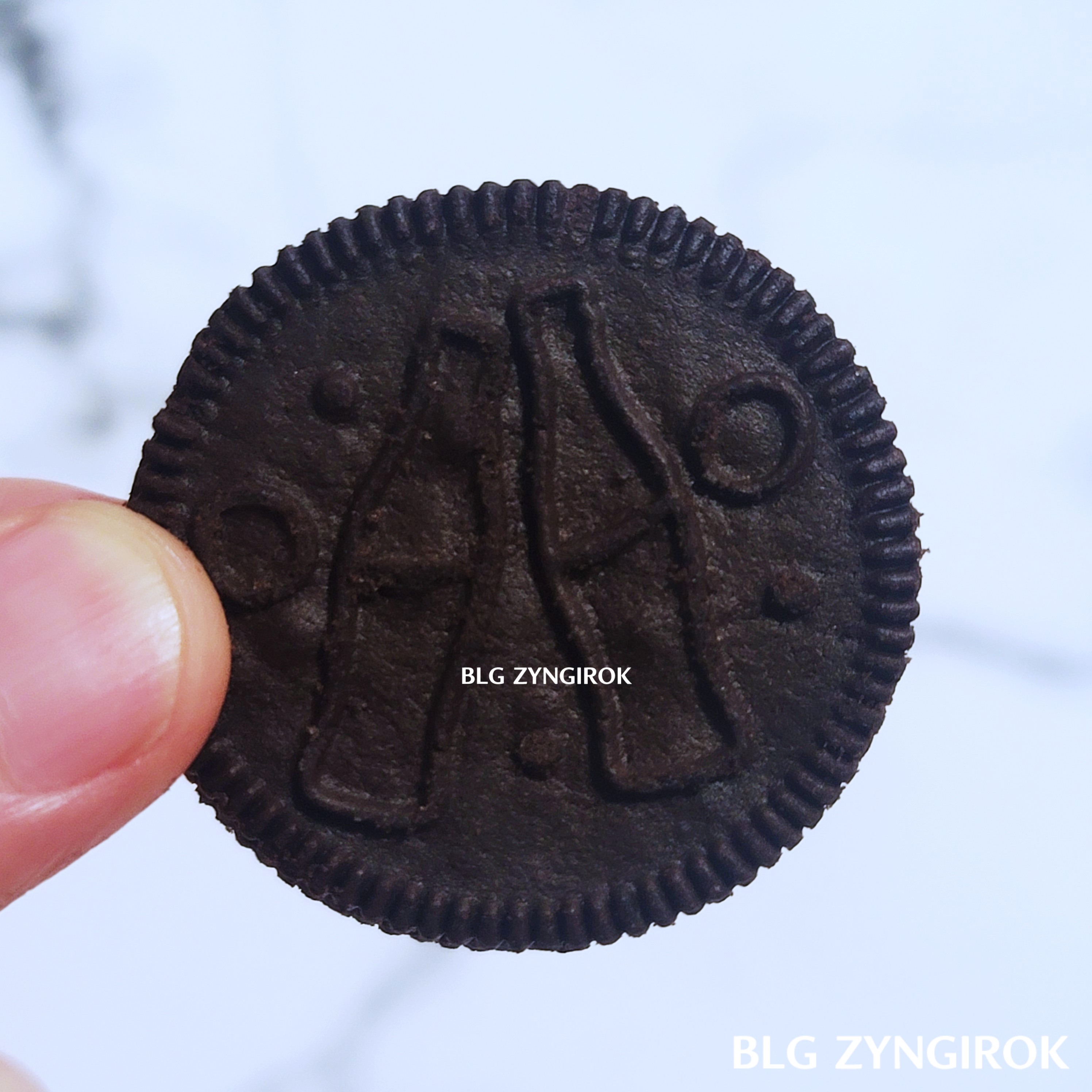 오레오 코카콜라 병이 그려져 있는 모습이다.