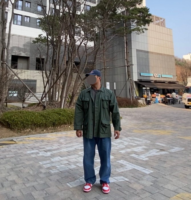 데일리룩('26. 3. 27.)브이투 스톤워싱 빈티지 볼캡, 칼하트 포켓티 K87, 로스코 립스탑 정글 퍼티그재킷, 에러스익셉티드 플리츠 데님팬츠, 나이키 덩크 로우 유니버시티레드