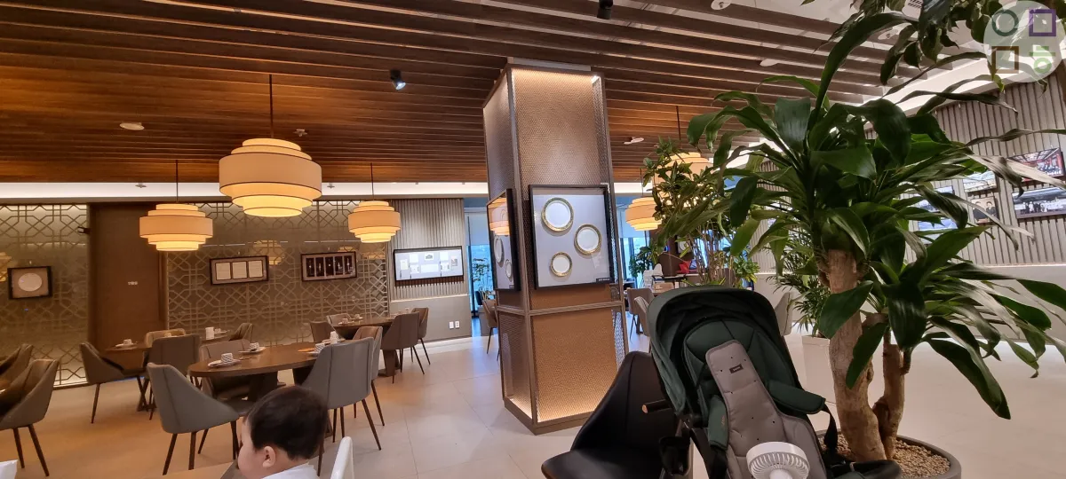 천상-홀-내부-디자인-깔끔-쾌적