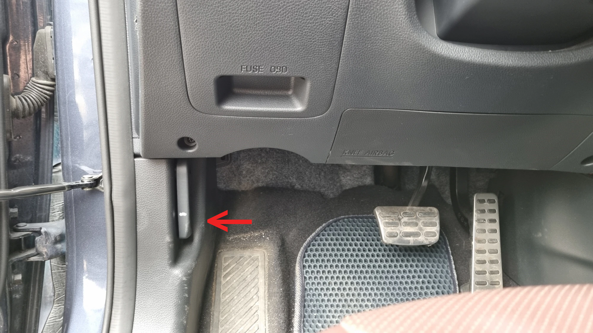 싼타페 배터리 열림 레버