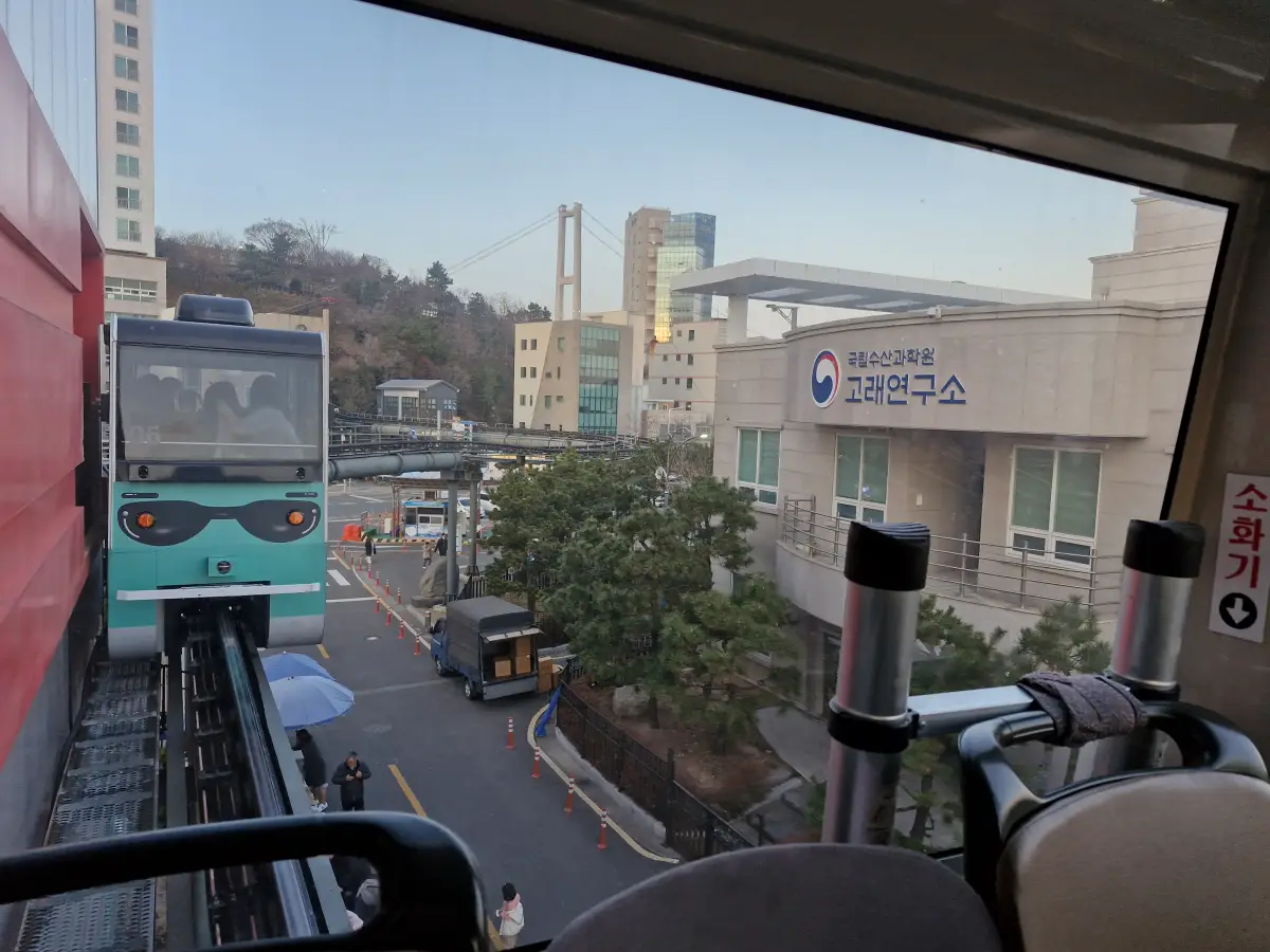 모노레일 뒷쪽 레일