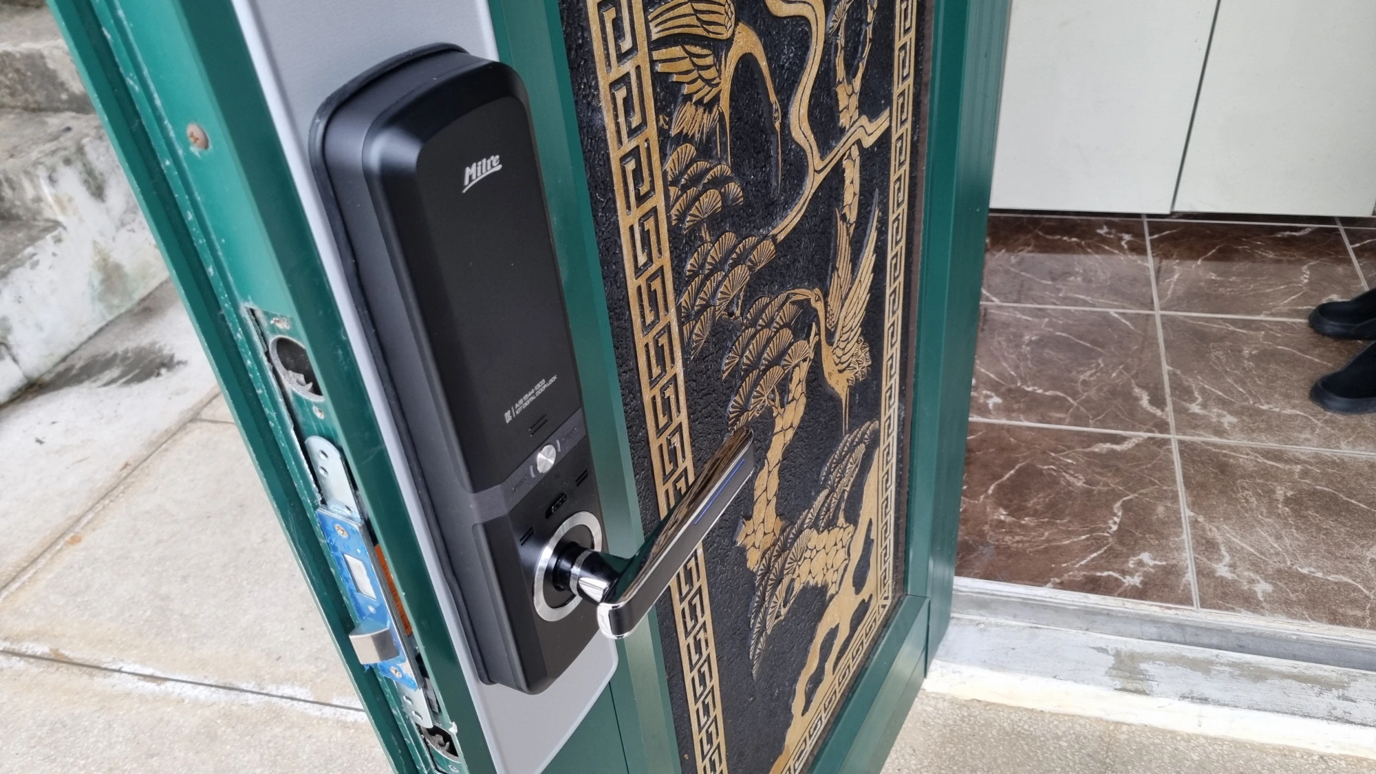 실내 도어록 설치 모습