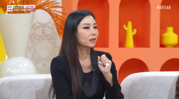 &#39;골든걸스&#39; 박미경이 &#39;아침마당&#39;에 출연해 대화를 나누고 있다. [사진=KBS 방송화면 캡처]