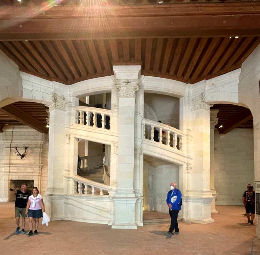 샹보르성 나선형 계단