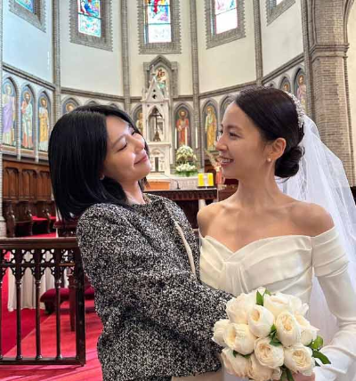 김동욱-신부-스텔라-김과-소녀시대-수영