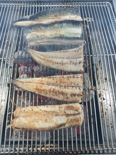 불판에서 구워지는 장어