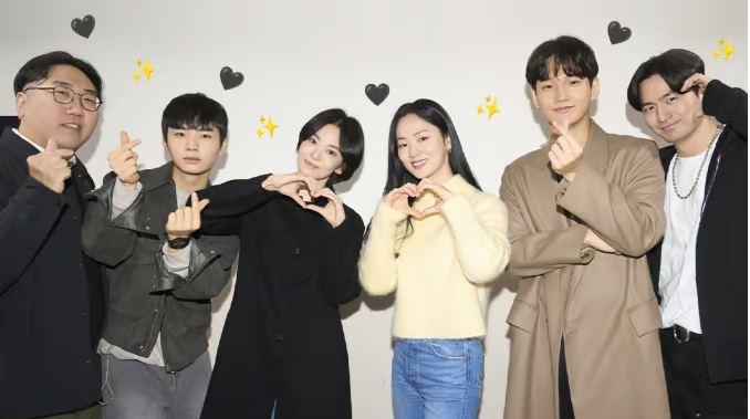 검은 수녀들' 출연진 및 권혁재 감독. /배급사 뉴(NEW) 인스타그램