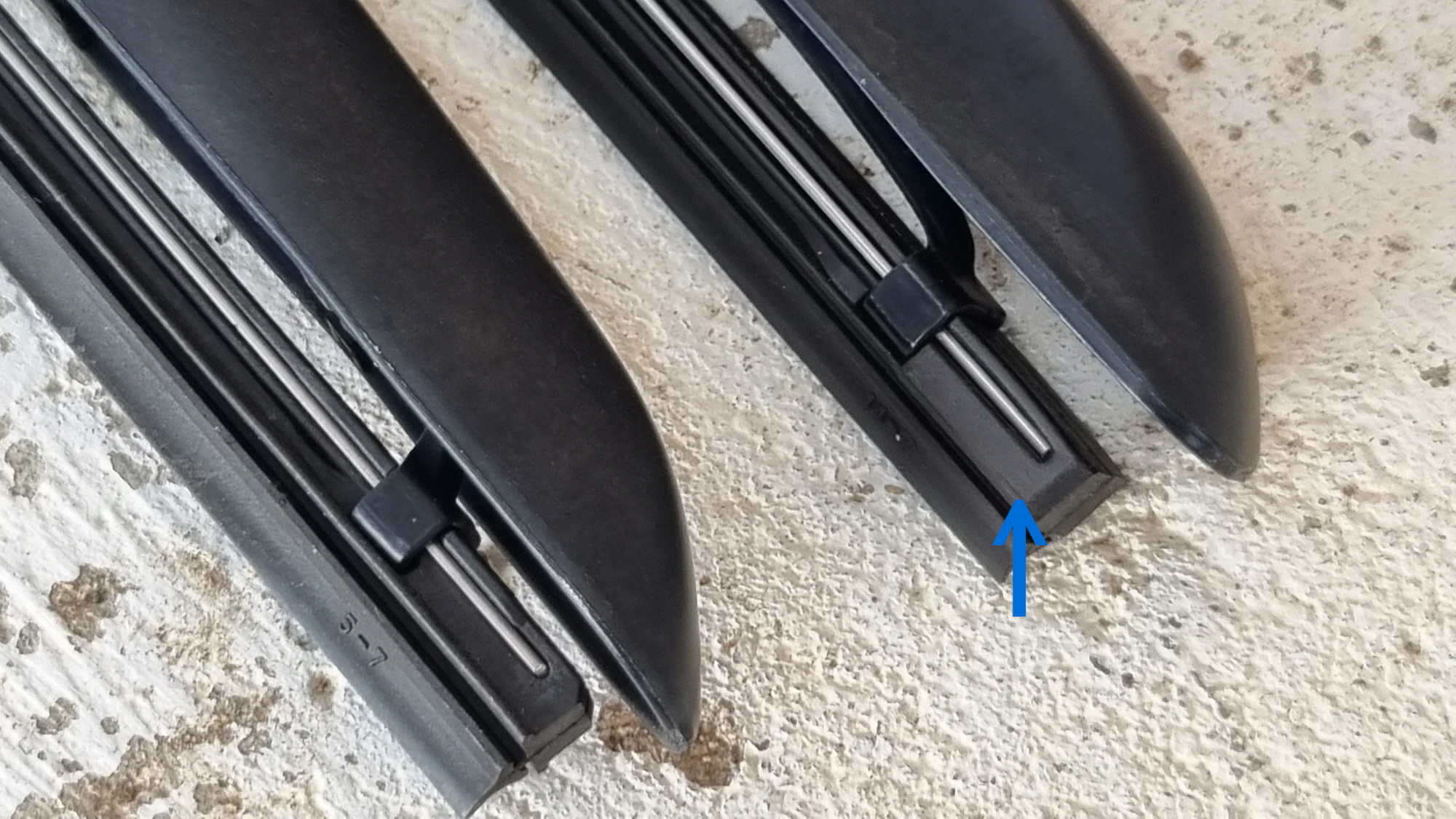 와이퍼 고무 빼는 방향