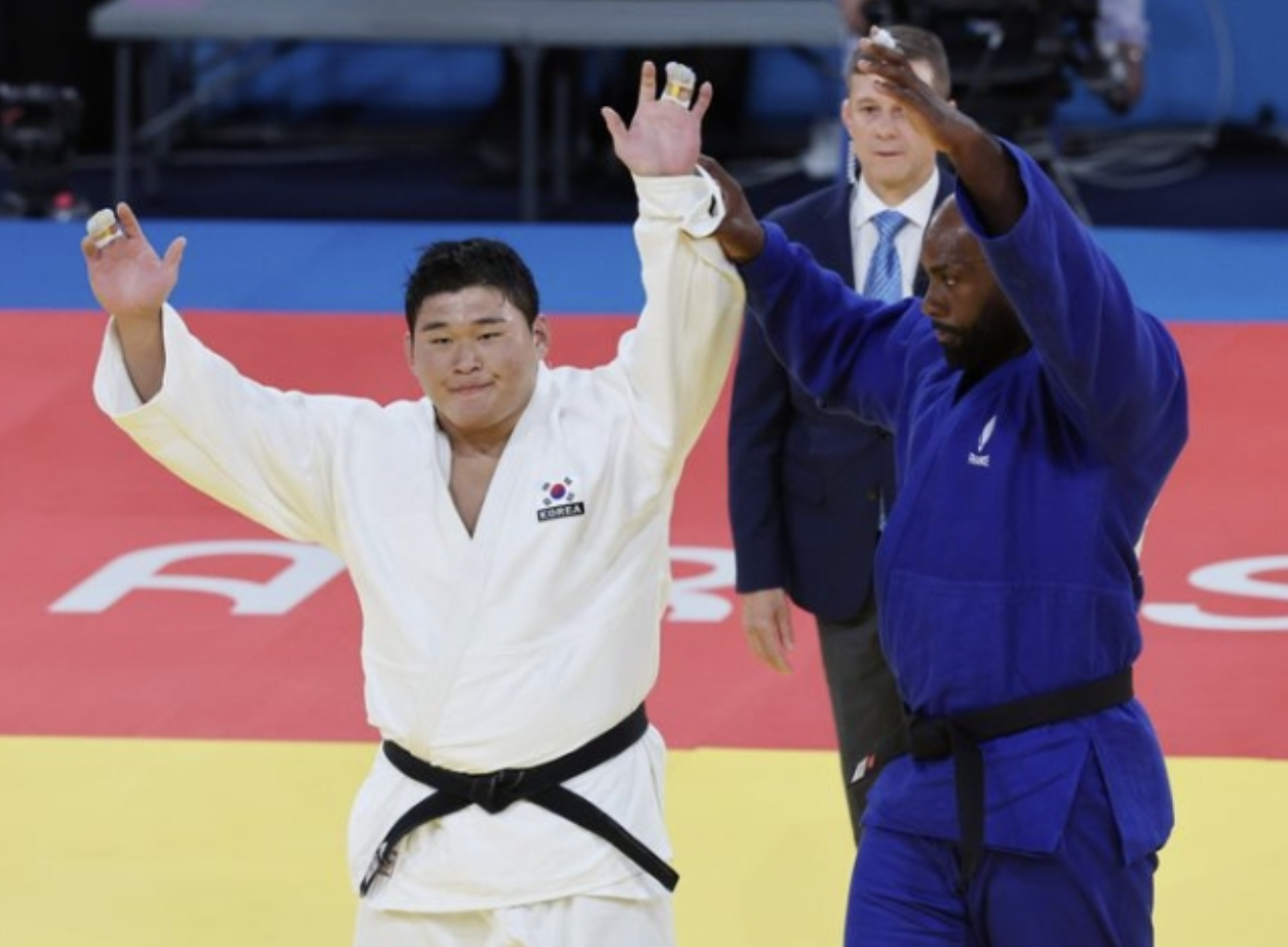 2024 파리올림픽 유도 남자 100kg 이상급 결승에서 은메달을 획득한 김민종(좌)와 금메달리스트 프랑스의 테디 리네르(우)