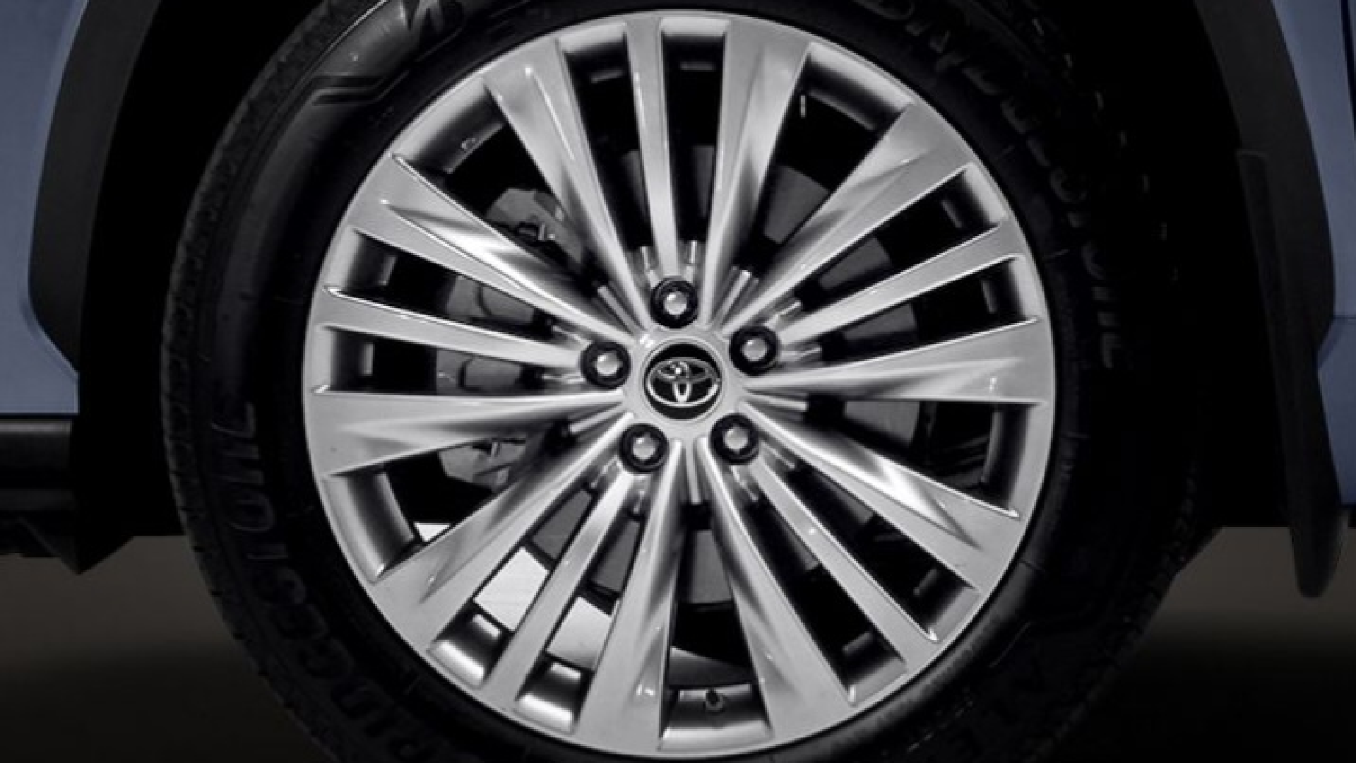 도요타 하이랜더 2.5 외부 디자인 바로가기