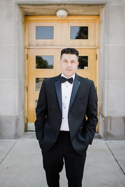 본인 체형에 맞는 예복을 입은 신랑