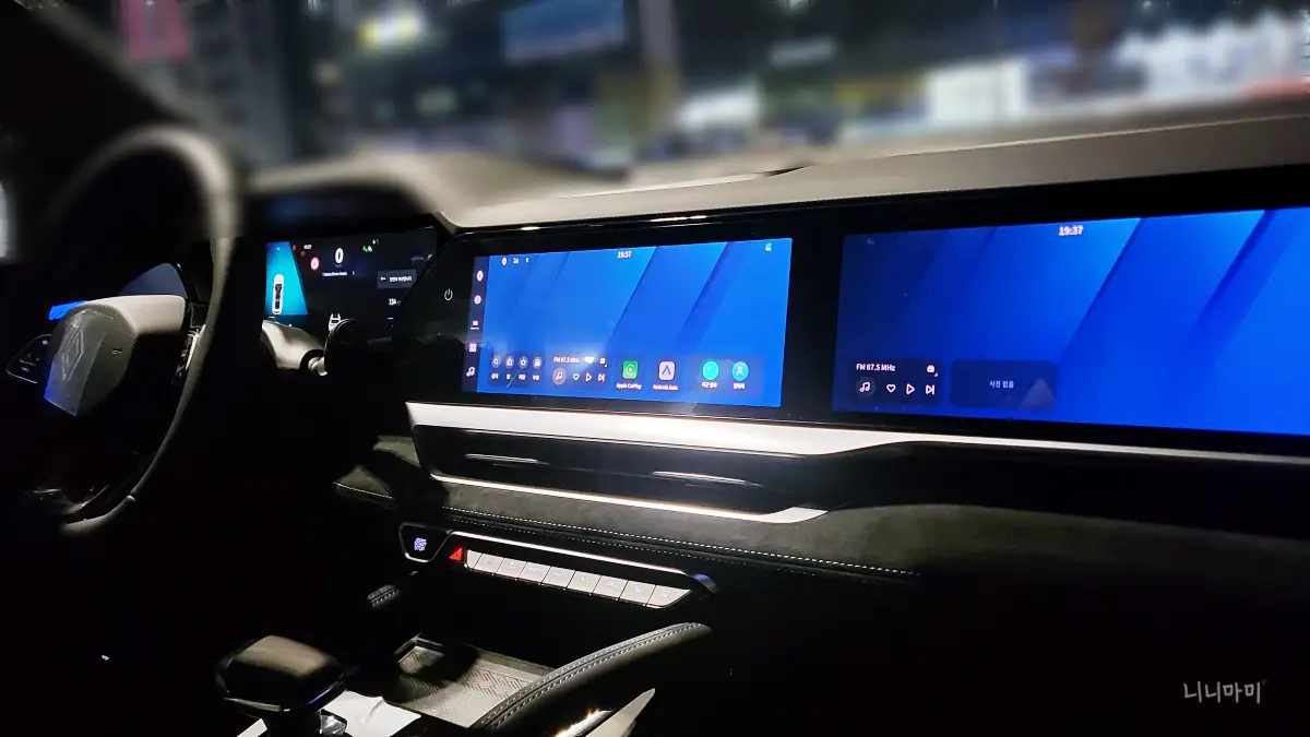 르노그랑콜레오스-파노라마-디스플레이2