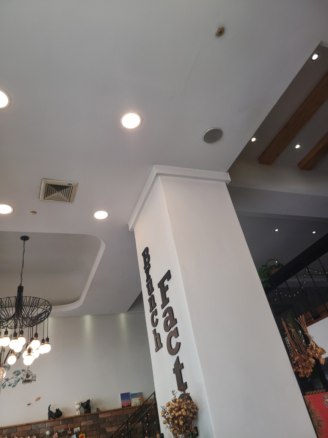 창원 상남동 브런치 팩토리 내부