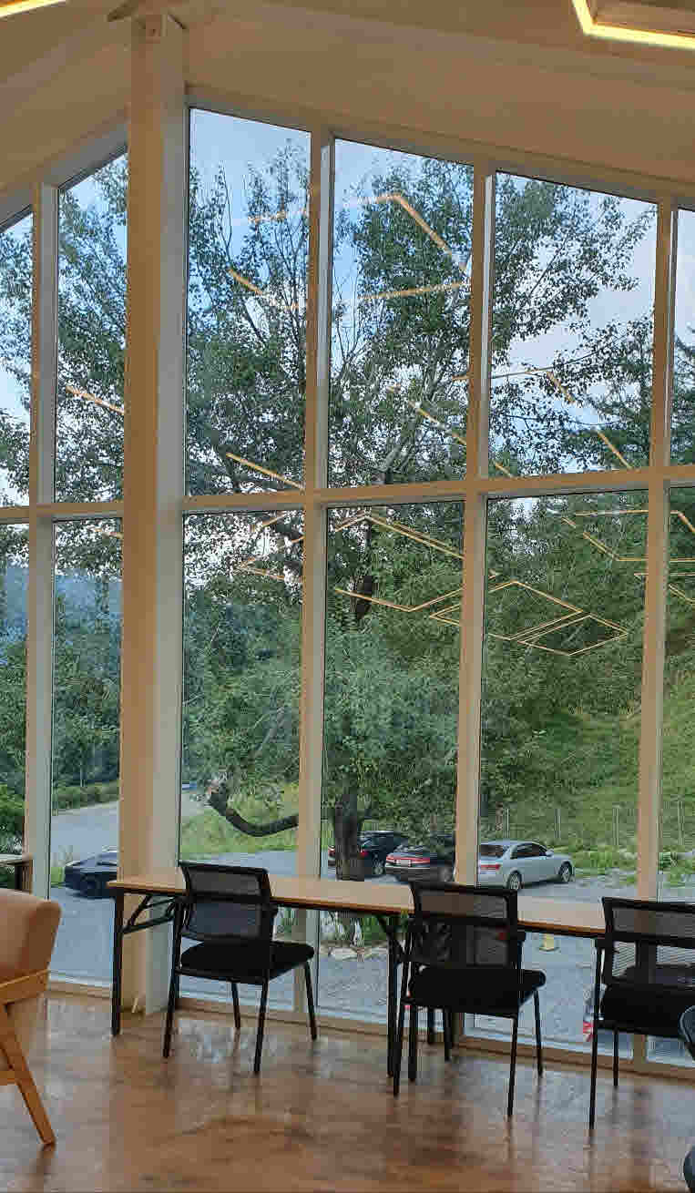 초록뿔언덕 카페 홀