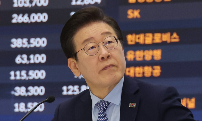 이재명 더불어민주당 대선 경선 후보. 이 후보는 21일 서울 여의도 금융투자협회를 찾아 증권사 리서치센터장들과 주식시장 활성화 방안을 논의한다. 신소영 기자 viator@hani.co.kr