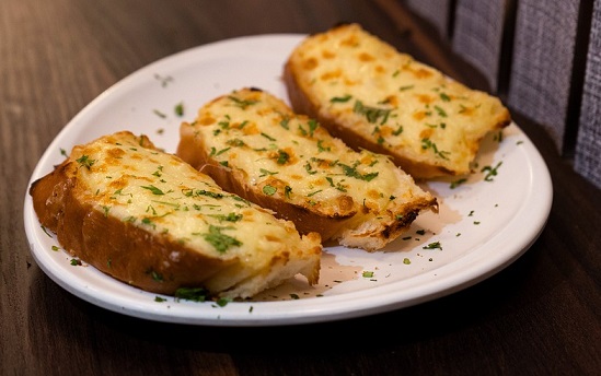 크노블라우흐브로트(Knoblauchbrot)