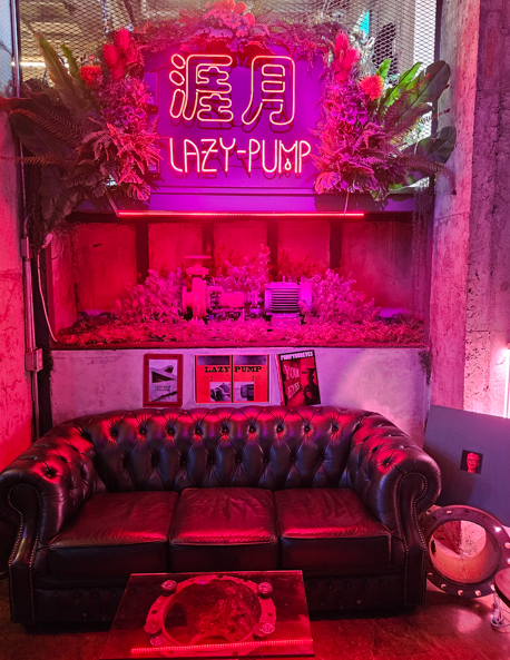 제주가볼만한곳 애월카페 레이지 펌프 지하1층 소파