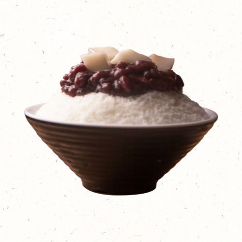 팥빙수에 연유 뿌리는 장면