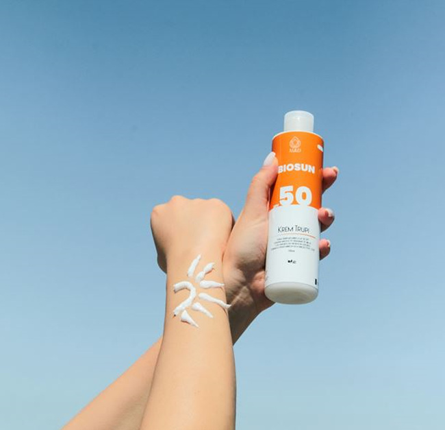 선크림 바르는 사진, unsplash 제공