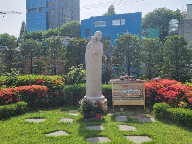평택 송현성당 성모자상