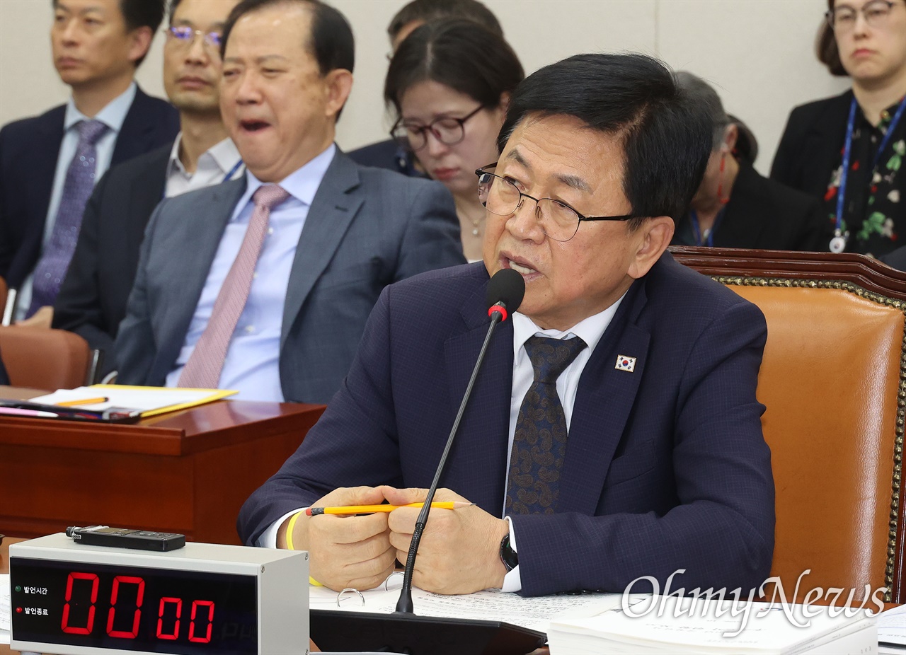 최교진 교육부 장관 국회 교육위원회 국정감사 관련 사진