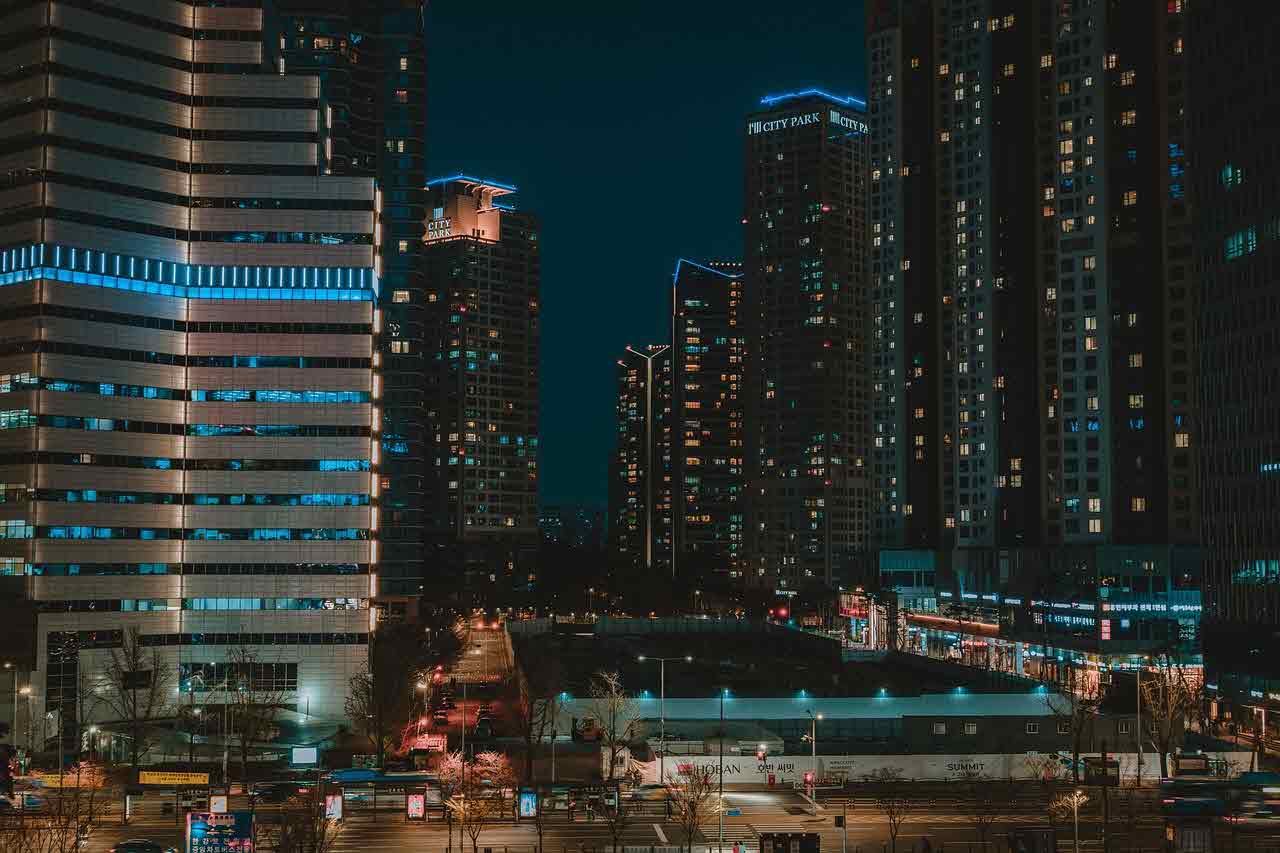 한국은행 기준금리 동결, 우리 경제엔 어떤 영향이 있을까?