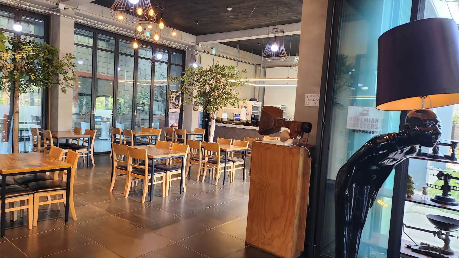 보헤미안박이추커피 2층