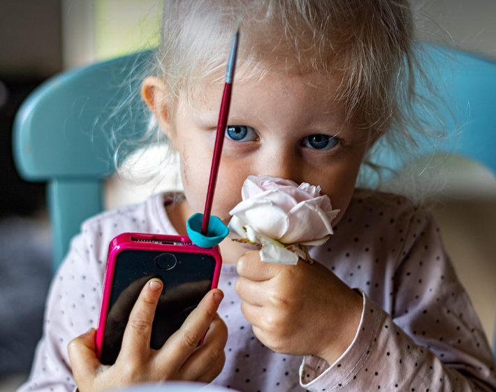 맞벌이 부모의 아이 휴대폰 사용 관리법 관련 사진