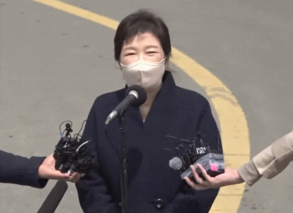 부전자전인가...테러 시도에도 의연히 대처한 박근혜 대통령