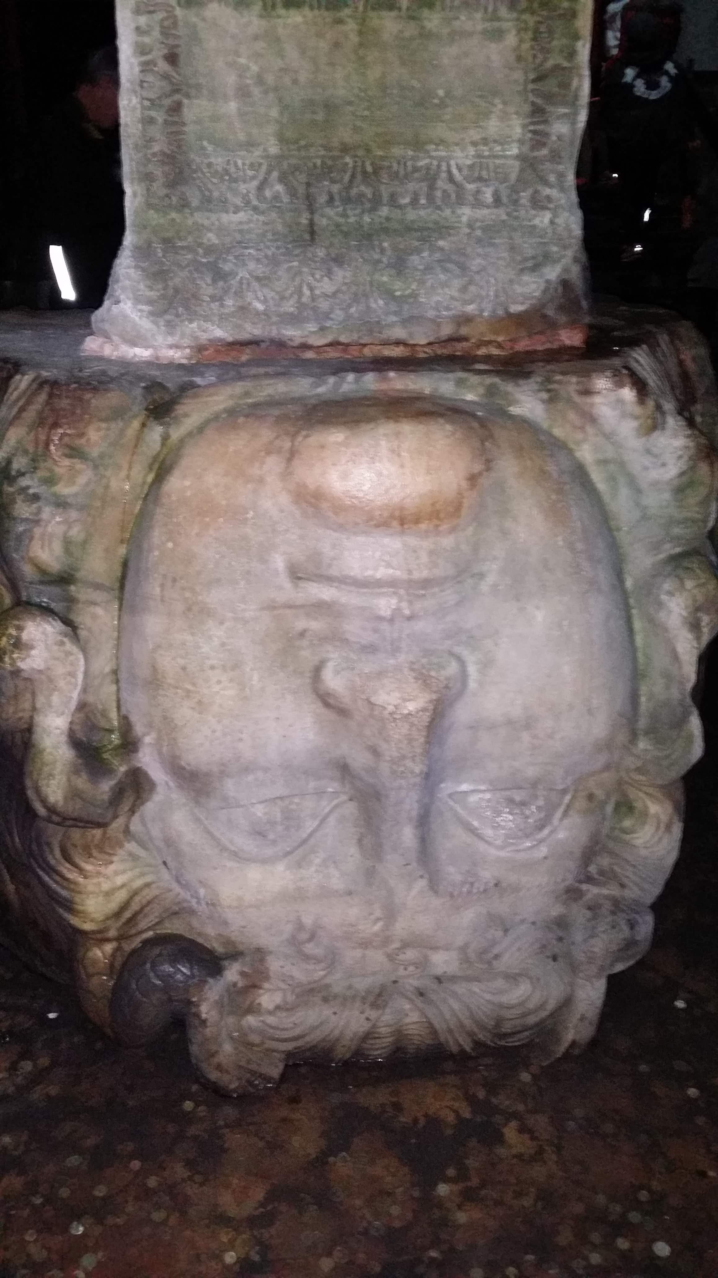 메두사 머리 거꾸로