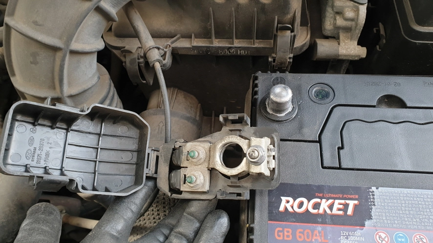 플러스 단자 분리 모습