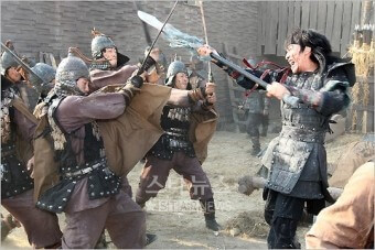 많은-병사들에게-둘러쌓여-싸움을하고-물리치는-장수