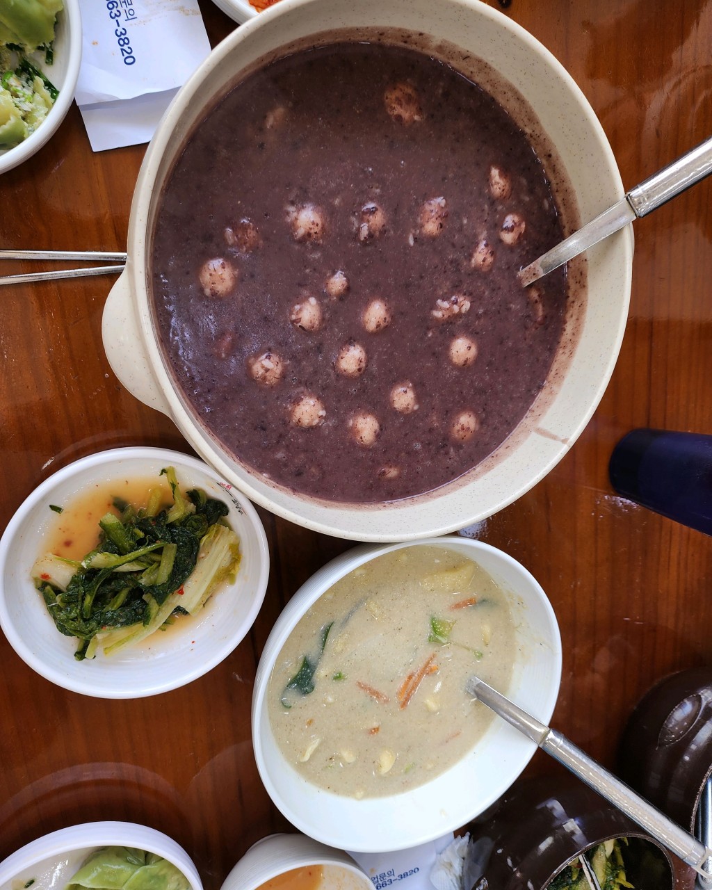 들깨칼국수와 찹쌀옹심이팥죽 모습