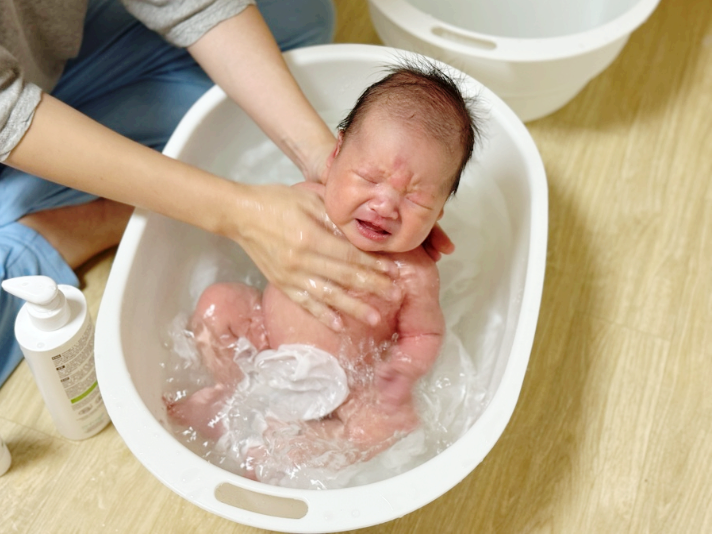 신생아 목욕