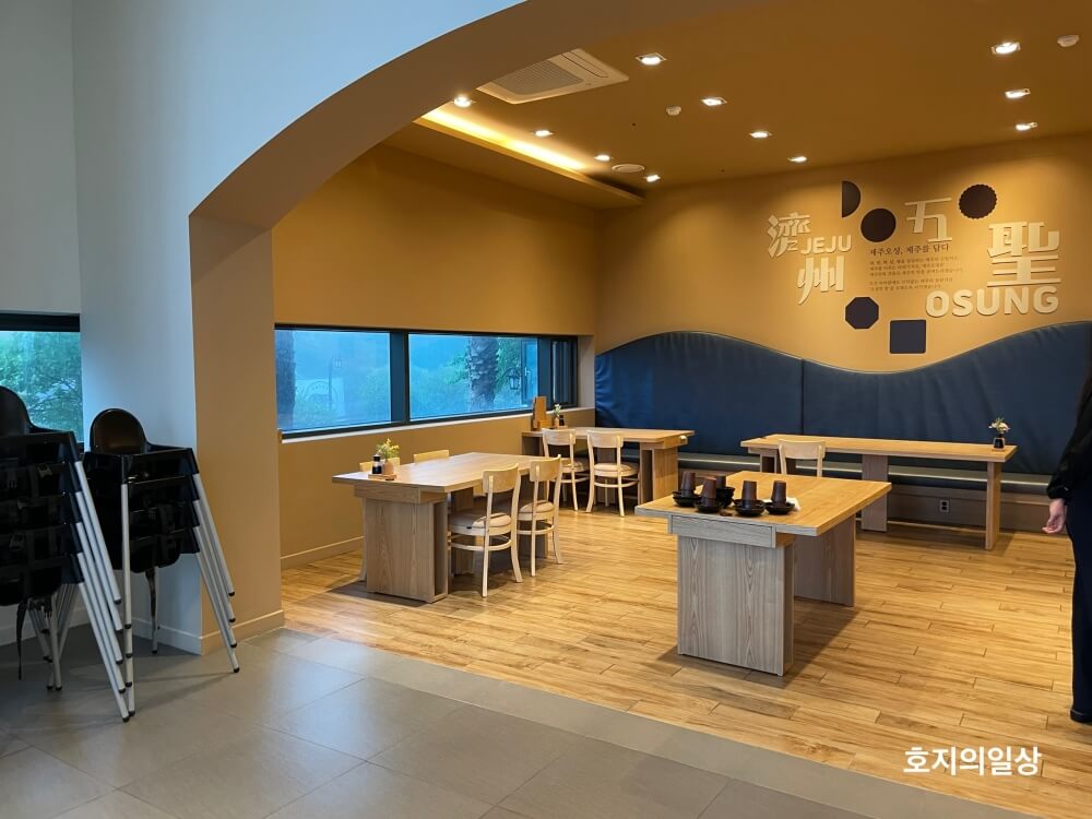 중문 제주오성 식당 - 매장 2층 단체 좌석 공간