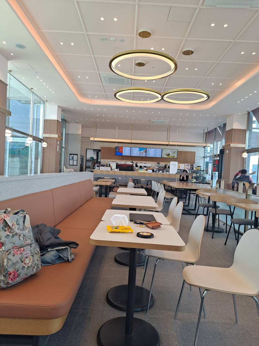 투썸 인천도화 힐스테이트점 매장 내부