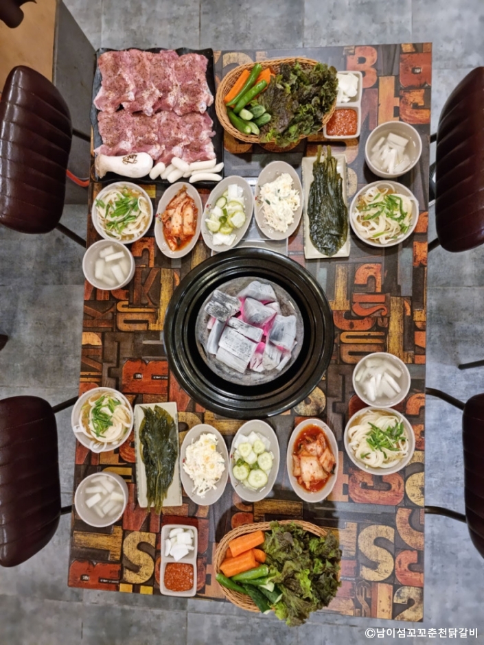 남이섬꼬꼬춘천닭갈비 숯불닭갈비 상차림