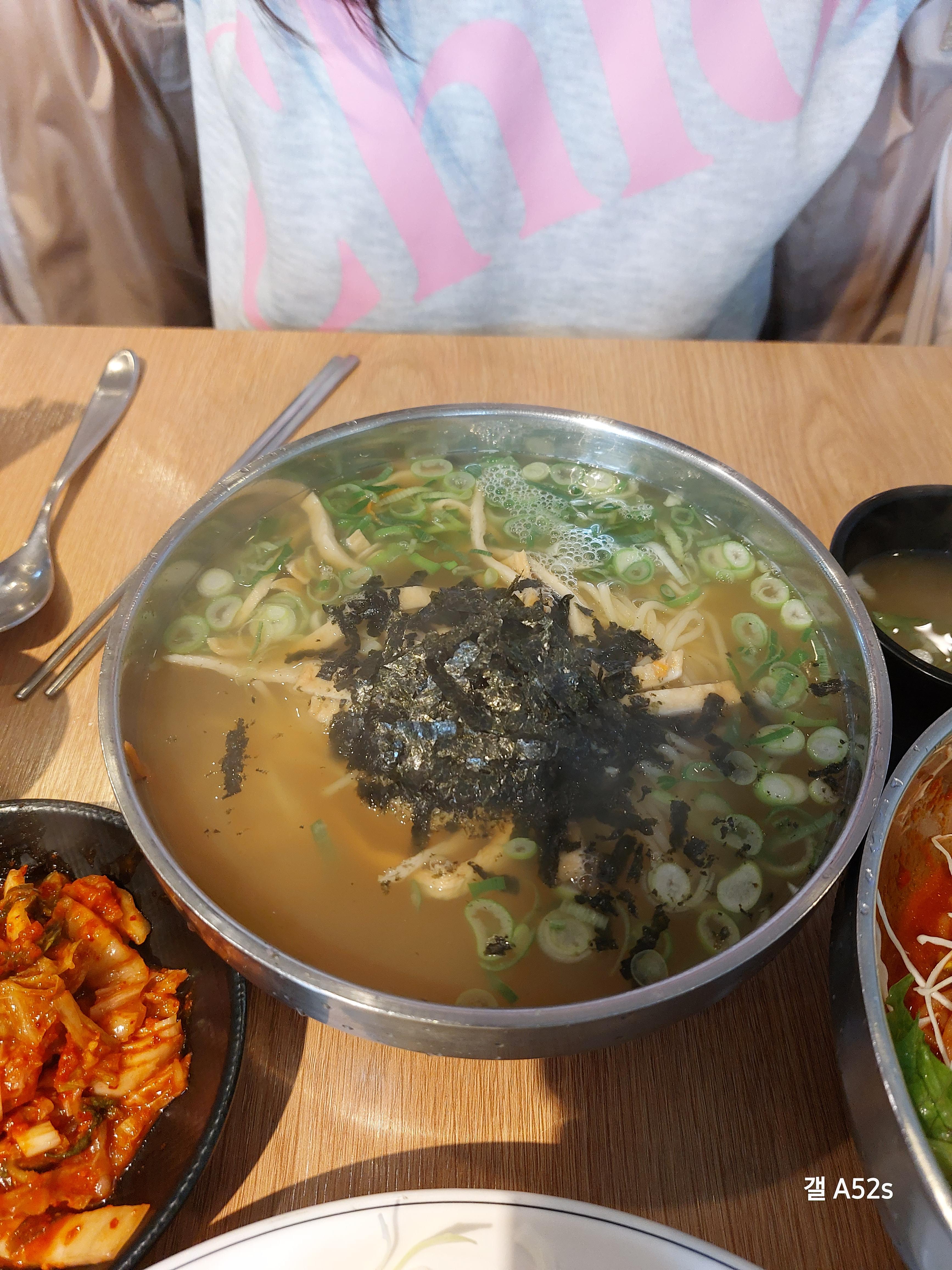 이게바로 박씨국시에서 판매하는 생면 멸치국수