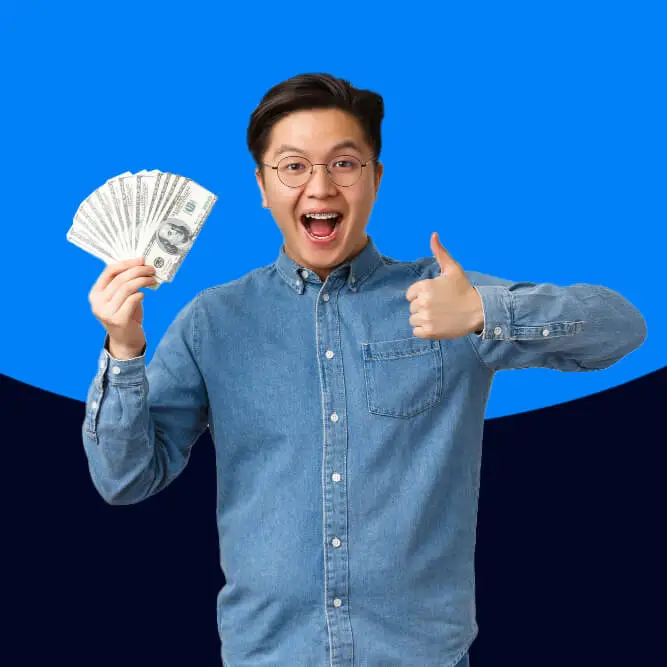 돈을 들고 있는 남자