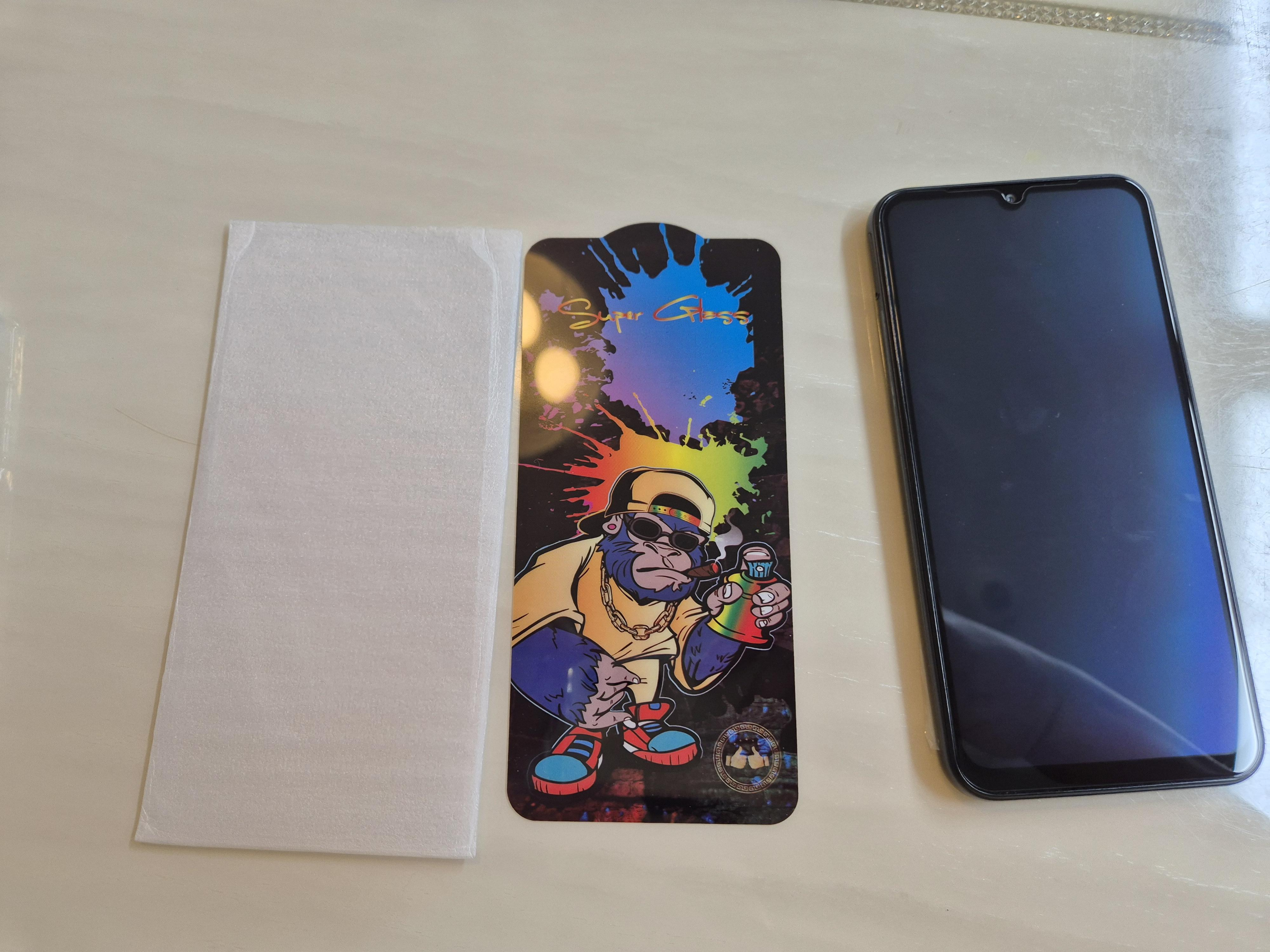 고릴라 글래스 보호한다고 고릴라가 그려진 강화유리 필름