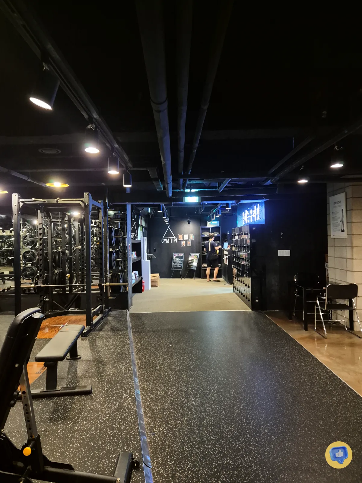 짐티피 서교 1호점 입구