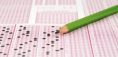 omr답안지와 펜 사진