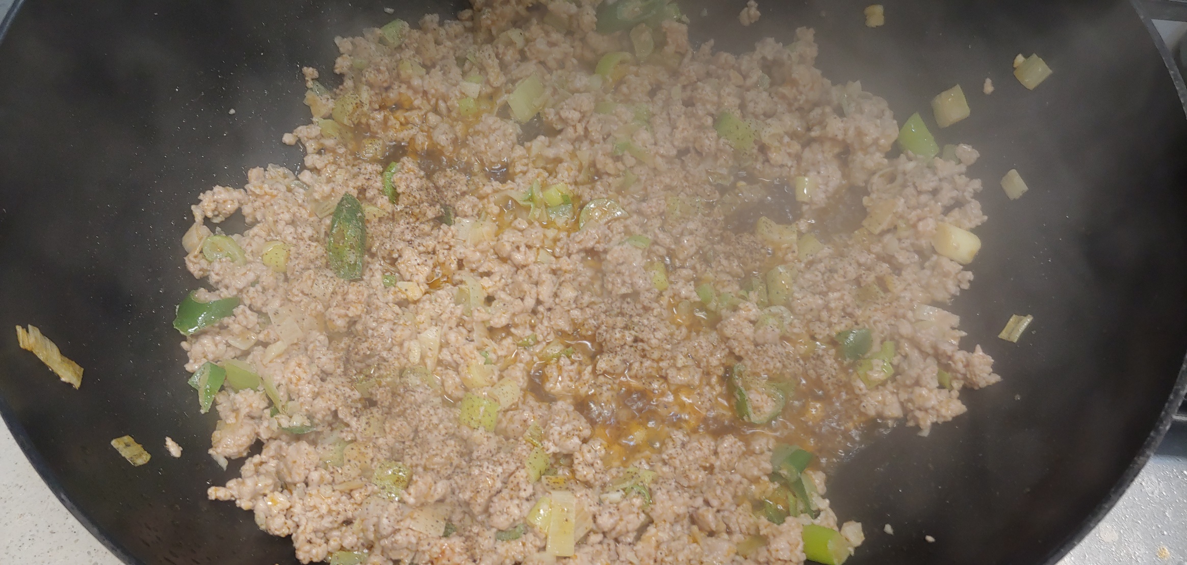 다짐육이 싸서 산걸 다 넣었더니 양을 오버했습니다.