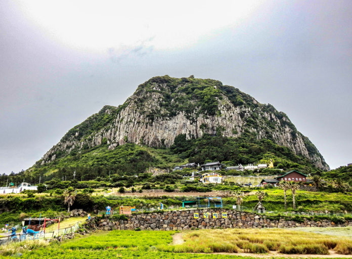 "산방굴사 위치는 어디일까 제주 절벽 화산 동굴 사찰