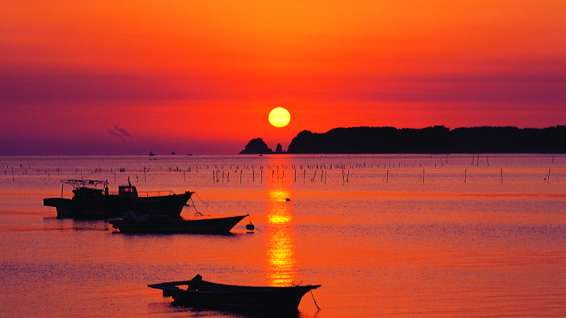 왜목마을 해수욕장: 일출과 일몰을 동시에