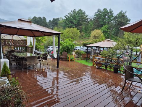 비가 촉촉히 내린 안나로싸 테라스