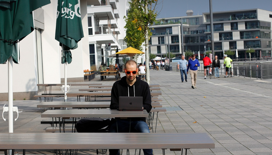 디지털 노마드가 되기 전 반드시 알아야 할 현실적인 장점과 단점