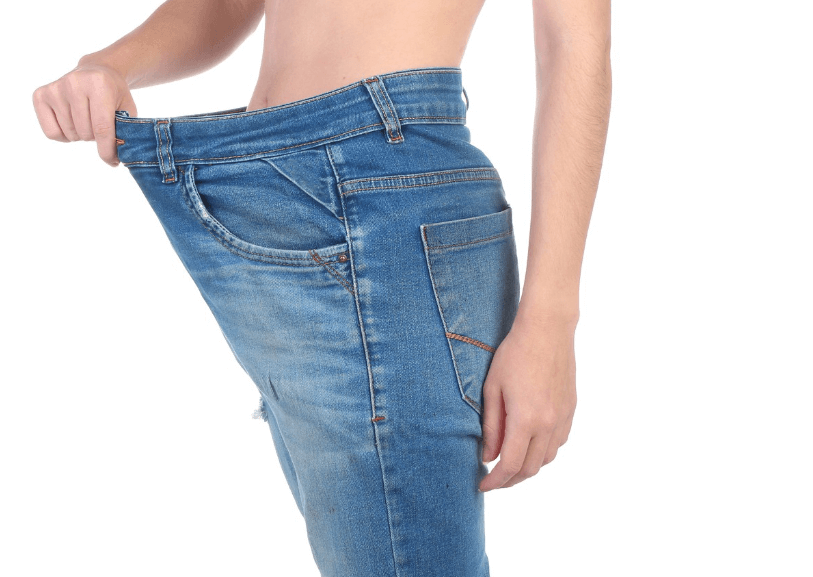 살이 빠져서 청바지가 작아보이는 여성